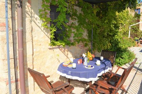 This characteristic apartment in a beautiful medieval village has a beautiful 360 ° view of the characteristic landscape of the Crete Senesi. The property is ideal for a relaxing holiday with the family and kids. There are 2 swimming pools with solar...