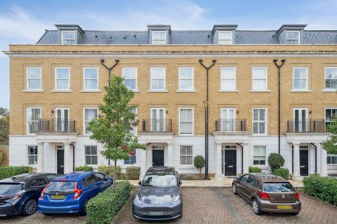 Situated in one of Twickenhams most popular residential gated developments is this stunning four bedroom double fronted residence. A highly sought-after location for families and commuters alike, Brewery Lane is ideally positioned for a wealth of ame...