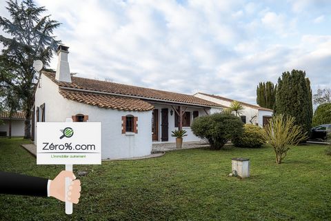 Come and visit this charming single-storey villa of 110 m2 on a plot of 1391 m2. Located in a quiet environment close to the village, only 6 km from La Tranche-sur-Mer in the town of Angles. The property is composed of a kitchen open to the living ro...
