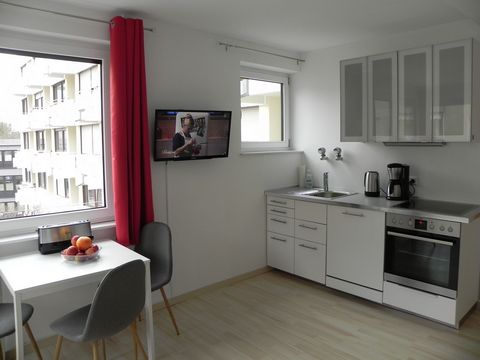 Modern studio apartment in the city-center of Neu-Ulm - furnished and fully equipped for 1-2 guests. Ideal for business travelers, students or leisure stays - sunny and friendly furnishings - private car parking - elevator (barrier-free access, but w...
