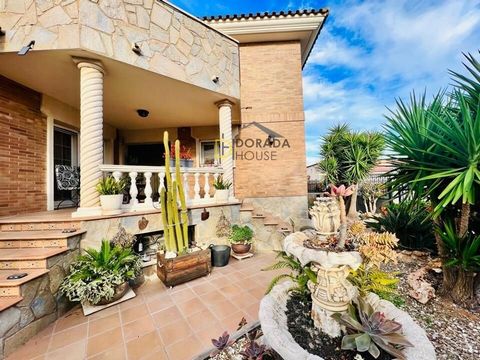 ~You have this unique opportunity of a large detached villa in the area of Vinyols i els Arcs, just 10 minutes from the beach of Cambrils. ~Vinyols is an ideal town to live in tranquility and with a good neighbourhood. ~Very nice house, in impeccable...