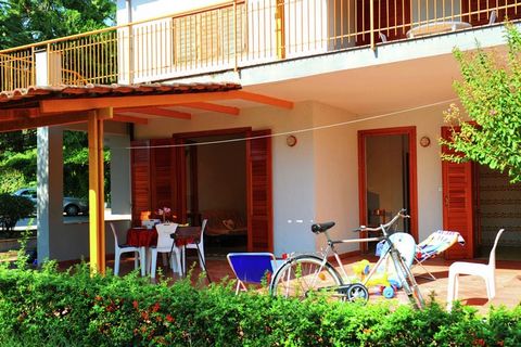 La Casa Blu est située dans une résidence de plusieurs appartements sur une colline couverte d'oliviers, à un kilomètre et demi de la belle plage d'Arco Naturale. Il constitue un point de départ idéal pour découvrir le Cilento et les environs de Pali...