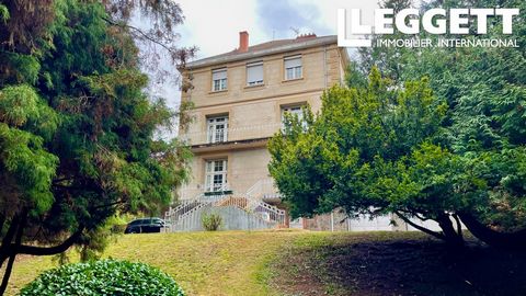 A25473GDU43 - Come and discover this majestic manor house! As soon as you arrive, you'll discover almost 3,400m2 of beautiful wooded parkland leading to the main house and caretaker's cottage. The main house has a very large basement of 123m2. On the...