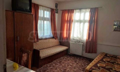 SUPRIMMO agency: ... We present for sale a house for renovation, in the popular village in the municipality of SUPRIMMO. Primorsko, only 15 minutes by car from Sozopol. The property is located in the center of the village, with a wonderful view of th...