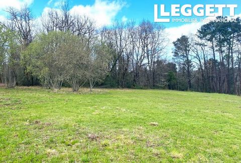 A25784DFA24 - Attractive 2393 m² building plot bordered by a forest on 1 side. G1 soil survey and sanitation completed. Possibility of purchasing the adjoining plot. 10 minutes from Périgueux and 3 minutes from the AUCHAN shopping area. Information a...