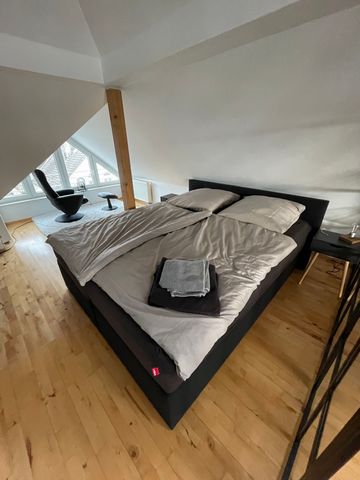 Beautiful loft apartment on the top floor (3rd floor) of an old villa (1896) in the popular Dobben district. About 50m2 open space. The bedroom was partitioned off with a large glass steel frame room divider. Completely new renovated. Nice new bathro...