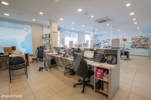 If you want to open a business in the center of Milfontes this is the ideal space to do so! Shop of 18o m2, in excellent condition, located in central area, on the main street of Vila Nova de Milfontes, at the main entrance of the village, having the...