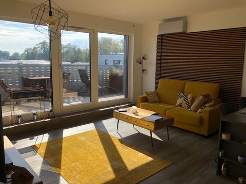 -Floor to ceiling windows -wood-burning stove from Scantherm Elements 400 -DAIKIN air conditioning system -electric blinds in the living room (individually controllable) -Pattern ring couch folds out for sleeping with Schlarafia gel mattress (lying s...