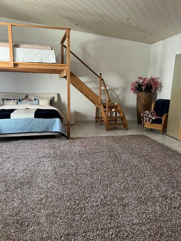Large inner courtyard invites you to linger. The rooms in the bungalow are very large but comfortably furnished - everything you need is there. The large bathroom has a bath, shower and toilet. The living room with open kitchen offers a large dining ...