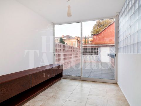 I present you a 1 bedroom flat, with terrace, located in Príncipe Real, in Lisbon The flat is available for rent unfurnished, allowing you to customise the space to suit your preferences and style. The flat is situated in a privileged area of Lisbon,...