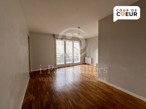 Rare in LYON PART DIEU, apartment F2 of 46 m2, not overlooked, located on the 3rd floor of a secure luxury residence with elevator. Very bright, it includes a separate bedroom with built-in wardrobe and direct access to the bathroom, a kitchen, a liv...