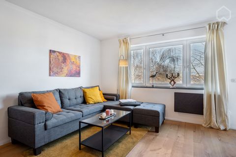 Perfect Luxury View: View across the plains of Esslingen to Stuttgart: The 3 room flat was completely renovated in 2021. From the balcony you can look over Stuttgart to the television tower. On the other side there is a representative view over the w...
