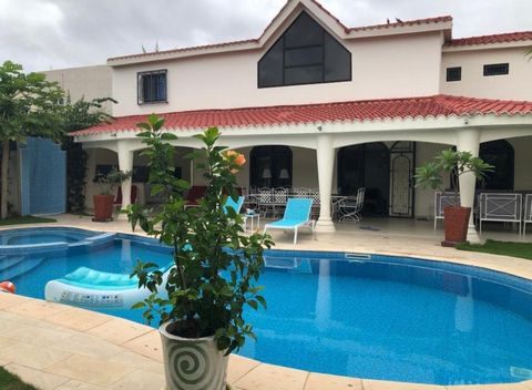 Located in a peaceful residential area close to all amenities in Saly, this nicely furnished villa includes 4 beautiful bedrooms + 1 small children's bedroom with bunk beds, 5 bathrooms, a spacious living room with lounge and dining room, a fully equ...