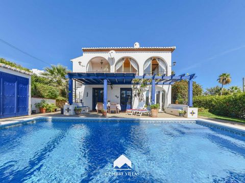 This 5-bedroom villa in Salobreña offers both an existing holiday rental business opportunity and/or multi-family living. The villa is set in a tropical garden with many mature trees, is only a 10-minute drive to the beach and has nice views to the M...