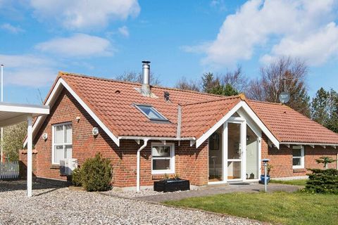 Holiday home with separate spa area and sauna located by Fjand. The cottage appears bright and inviting and is practically furnished with a combined living room / kitchen. The house is also energy-friendly with both a heat pump and solar cell system,...