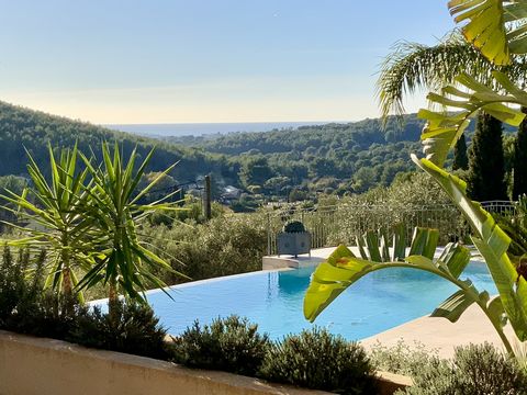 Beautiful contemporary villa with sea views. Located in the peace and quiet of Sanary's countryside, between Marseille and Toulon. Only a few minutes from the motorway interchange and the port of Sanary sur Mer. Come and discover this splendid contem...