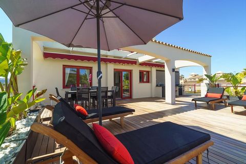 Large and comfortable apartment in Denia, on the Costa Blanca, Spain with communal pool for 6 persons. The apartment is situated in a residential beach area. The apartment has 3 bedrooms and 2 bathrooms. The accommodation offers privacy, a lawned com...