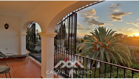 We present one of the best properties in Benajarafe. More than 5,000 m2 of land, with three houses, a small guest apartment and a large swimming pool, in a very private setting. The main house has three very large bedrooms, two on the ground floor an...