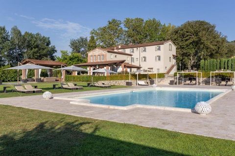 This elegant stately villa for sale is located in the hills of Pistoia, a few minutes from the city of Florence and only twenty minutes from Lucca, in a particularly privileged position which enjoys a pleasant microclimate throughout the seasons. Bui...