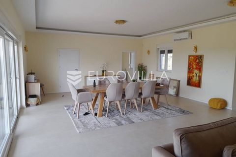 Breznički Hum, Radešić modern family villa of 355 m2 located on a plot of 2342 m2. Divided into two floors. It consists of a living room, kitchen, dining room, 5 bedrooms and 6 bathrooms. The dining room has an exit to the terrace with a beautiful vi...