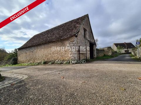 Located on the edge of the village of the medieval town of Angles sur l'Anglin, we offer you this magnificent barn, currently used for storage, of 81 m2 which overlooks the castle and the Gartempe valley. Its thick walls are topped with a roof of fla...
