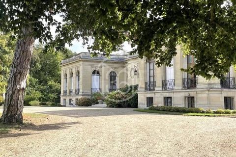 In the the exceptional equestrian area of Chantilly-Gouvieux, the largest one in Europe, this magnificent 'trianon' built circa 1900 and its beautifull 11,000 acres parkland is a very elegant reception house as well as a pleasant family home. The mai...