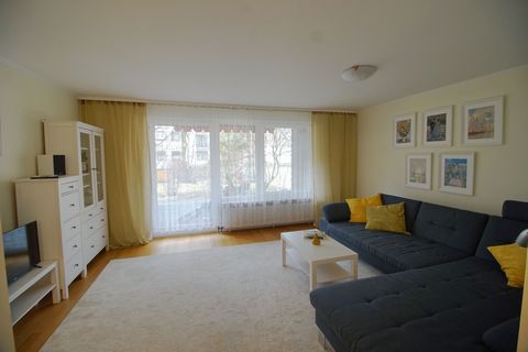 The bright, spacious, high-quality furnished 4.5 room garden apartment is located on the mezzanine floor of an apartment building in Augsburg-Göggingen. The apartment is oriented to the west, east and north, is located in an absolutely quiet resident...