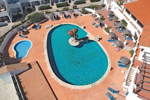 The cozy holiday apartment with a small terrace is located in a residential complex above Salema. Thanks to the hillside location, you have a wonderful view over the roofs of the village to the Bay of Salema. The communal pool of the residential comp...