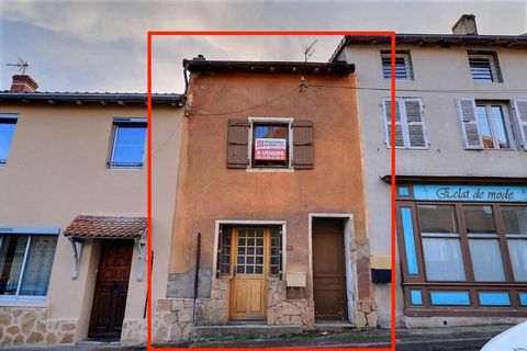 This village house to renovate is located 20 minutes from Cluny/Charolles, and 30 minutes from Mâcon, in the commune of Dompierre-les-Ormes. It consists on the ground floor of 2 living rooms, a shower room and a corridor which leads to a courtyard wi...