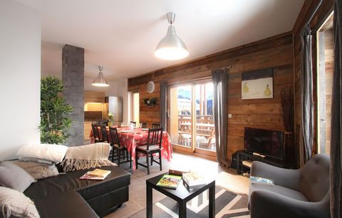 Located at only 80m from the Huez cable car and slopes, we offer you the magnificent new Chalet. At the foot of the Grandes Rousses mountains at 1860m, Alpe d’Huez, nicknamed 