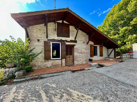 Ref. 4120 Monclar sector, come and discover this pretty half-timbered house of 63.81m2. Between exposed beams and the character of the stone, the character of this property no longer needs to be demonstrated. You will discover the beautiful volumes o...