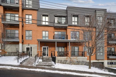 Rare on the market! 2016 construction 2 bedroom, 2 bathroom condo with indoor garage located in Montreal West near NDG. Includes indoor garage and storage space. Bright with sun exposure and beautiful modern finishes throughout. Excellent location st...