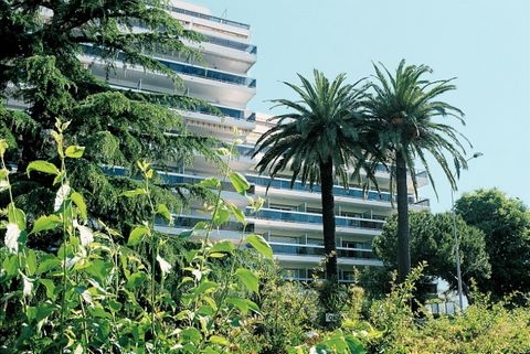 Your residence: This residence located in Juan les Pins in a residential and quiet area consists of 2 buildings: 