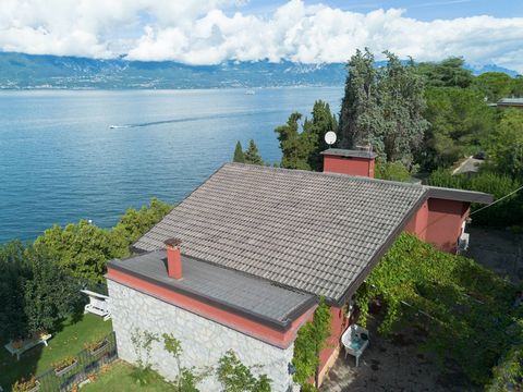 Benvenuti a “Sipario sul Lago”, una Villa mozzafiato, situata a Torri del Benaco, in una delle zone più panoramiche del Lago di Garda. Immaginate di svegliarvi ogni mattina con una vista che domina il lago, con acque tranquille e scintillanti. Quale ...