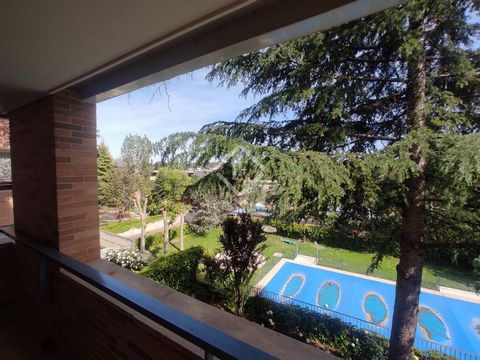 Lucas Fox La Moraleja presents this two-bedroom, two-bathroom apartment for rent in Soto de la Moraleja. It has 105 m² built, a 32 m² terrace, a clothesline and a storage room. It includes a parking space. The development has a swimming pool and gree...