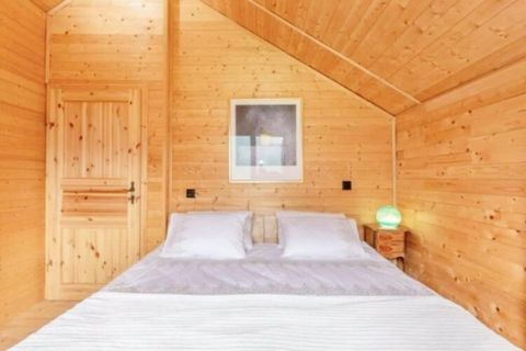 Bienvenue au chalet Heidi à Rossinière, un refuge parfait pour les grands groupes et les familles. Ce chalet vieux de 350 ans offre une expérience alpine authentique, niché dans une forêt sereine avec une vue imprenable sur le lac et les sommets des ...