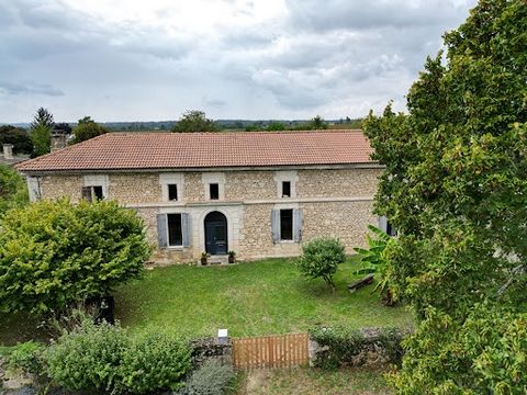 This charming old stone property has been completely renovated in 2019 and offers a generous 246m2 of living space. Located in a small hamlet only 10 minutes from the dynamic village of Branne for all shops, services and restaurants. Saint-Emilion is...