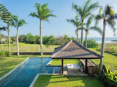 Descubra el lujo y la serenidad con estas dos impresionantes villas de propiedad absoluta en Tabanan. Ubicadas a solo 200 metros de una playa virgen y cerca del icónico templo Tanah Lot, estas villas ofrecen impresionantes vistas de 270 ° del océano,...