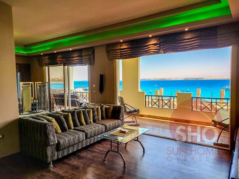 Vi presentiamo un appartamento con vista sul mare davvero notevole presso l'El Andalous Resort, Sahl Hasheesh. Siamo orgogliosi di presentare questa straordinaria proprietà in prima linea, una fusione di due appartamenti con 2 camere da letto, che si...