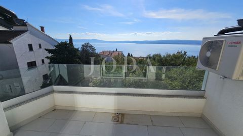 Location: Primorsko-goranska županija, Crikvenica, Crikvenica. In un'ottima posizione, a 100 metri dalla spiaggia, sono in vendita appartamenti in un edificio nuovo da un investitore verificato. Al piano interrato si trovano garage e ripostigli, di c...