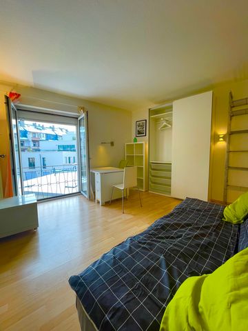 From this centrally located accommodation, you can reach all HIT, LIDL, Aldi, and bakeries within a few meters. The flat is conveniently located in the popular district of Sachsenhausen. The Mainufer and the well-known Südbahnhof (S-Bahn, U-Bahn, reg...