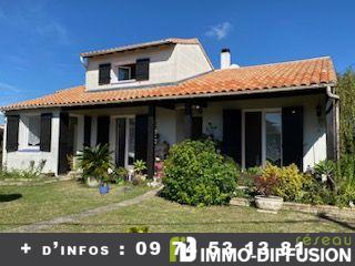 Mandate N°FRP167289 : House approximately 105 m2 including 5 room(s) - 3 bed-rooms - Garden : 965 m2. Built in 1981 - Equipement annex : Garden, Cour *, Terrace, Garage, parking, double vitrage, cellier, Fireplace, combles, - chauffage : electrique -...