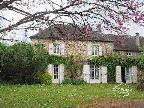 Se vende a pocos kilómetros de Brive, muy hermosa propiedad compuesta por una mansión del siglo XIX y dependencias en más de 3 HA de terreno. La casa tiene cuatro niveles. Bodega en el sótano. La planta baja se compone de entrada, sala de calderas, c...