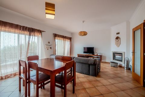 A MAIS VALIA DO IMÓVEL: Apartamento T3 duplex com piscina, a menos de 5 minutos de Ribeira D'Ilhas e a menos de 10 minutos do centro histórico da Ericeira. DESCRIÇÃO DO IMÓVEL: Piso 0: Hall entrada Sala cozinha 1 casa de banho Terraço Piso 1 (duplex)...