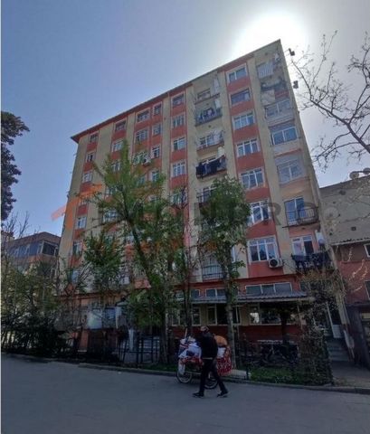 Die Eigentumswohnung befindet sich in Beyoglu. Beyoglu ist ein Stadtteil auf der europäischen Seite von Istanbul. Er ist bekannt für seine historische Architektur, lebendiges Nachtleben und vielfältige kulturelle Szene. Der Bezirk umfasst Stadtteile ...