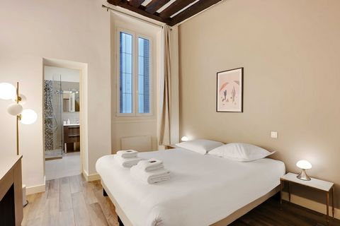 Checkmyguest bietet dieses charmante 75 m² große Apartment in idealer Lage im prestigeträchtigen Viertel Monnaie im 6. Arrondissement von Paris. Mit seinen zwei eleganten Schlafzimmern und zahlreichen Annehmlichkeiten bietet dieser Raum ein warmes, e...