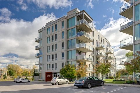 Magnifique condo situé en bordure de la Rivière des Mille-Îles, alliant confort et élégance. Bâtiment de qualité en béton bénéficie d'une insonorisation supérieure et offre de nombreuses commodités, notamment une piscine, un gym, ascenseur, un lounge...