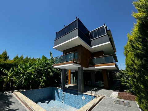 Unsere Villa befindet sich in Kusadasi, Yavansu 800 m zum Meer Privater Pool Privater Parkplatz 7+2 Aufzug AVM leicht zu erreichen 24/7 Überwachungskamerasystem