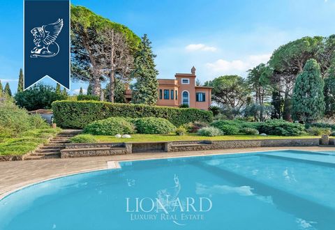 Ubicata alle porte di Roma, questa villa di lusso in vendita rappresenta un’esclusiva opportunità per chi cerca una residenza di charme immersa nella tranquillità e nella bellezza della campagna, pur restando a breve distanza dal centro storico della...