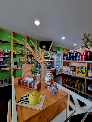 **Business Opportunity in a Shop in the Best Location** FOR BUSINESS To help you pursue your dream of owning a business, we present an excellent, spacious 109 m² shop in a prime location, currently operating as a grocery store and café (choose the ri...